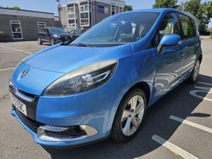2013 Renault Scenic 1.5 Dci Dynamique Tomtom in Blue — image 4
