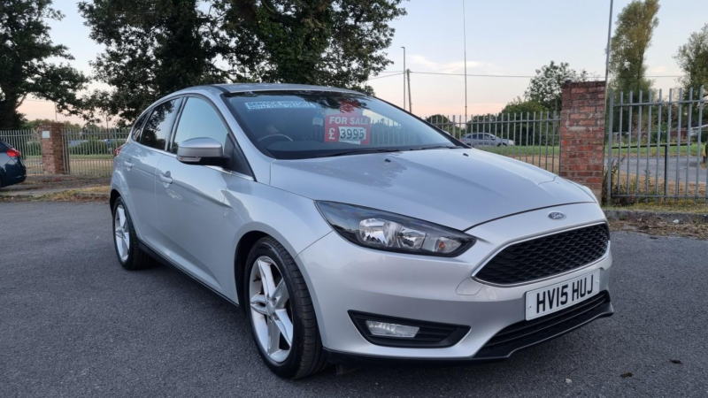 2015 Ford Focus 1.0 T Ecoboost Zetec in Silver — image 1