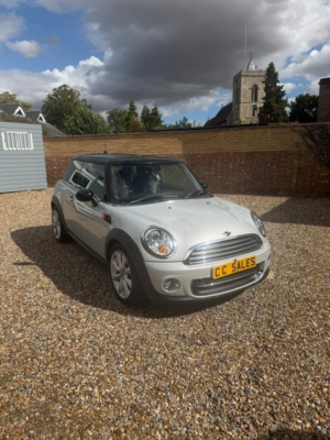 2013 MINI Hatch 1.6 Cooper D Hatch in Silver — image 2