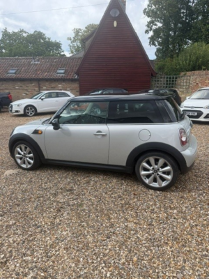 2013 MINI Hatch 1.6 Cooper D Hatch in Silver — image 3