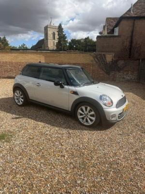 2013 MINI Hatch 1.6 Cooper D Hatch in Silver — image 6