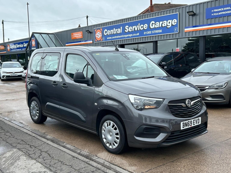 2019 Vauxhall Combo Life 1.5 Turbo D Blueinjection Design Euro 6 (s/s) 5dr in Grey — image 1