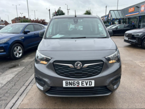 2019 Vauxhall Combo Life 1.5 Turbo D Blueinjection Design Euro 6 (s/s) 5dr in Grey — image 3