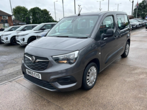 2019 Vauxhall Combo Life 1.5 Turbo D Blueinjection Design Euro 6 (s/s) 5dr in Grey — image 5