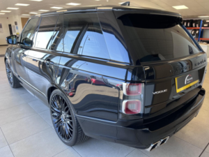 2018 Land Rover Range Rover 3.0 Td V6 Vogue in Black — image 6