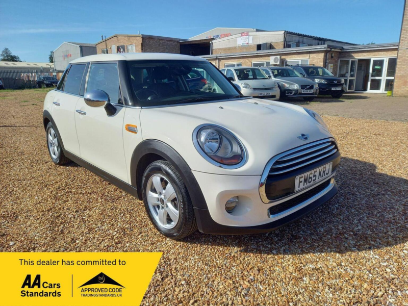 2015 MINI Hatch 1.2 One Euro 6 (s/s) 5dr in White — image 1