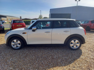 2015 MINI Hatch 1.2 One Euro 6 (s/s) 5dr in White — image 4