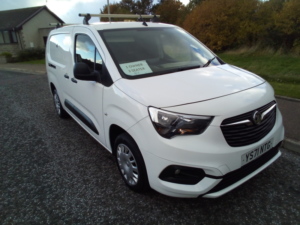 2022 Vauxhall Combo 1.5 Turbo D 2300 Sportive in White — image 3