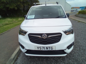 2022 Vauxhall Combo 1.5 Turbo D 2300 Sportive in White — image 4