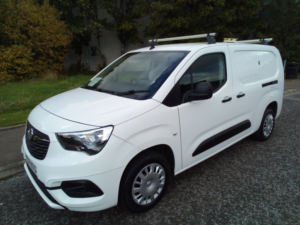 2022 Vauxhall Combo 1.5 Turbo D 2300 Sportive in White — image 5