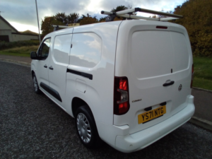 2022 Vauxhall Combo 1.5 Turbo D 2300 Sportive in White — image 6