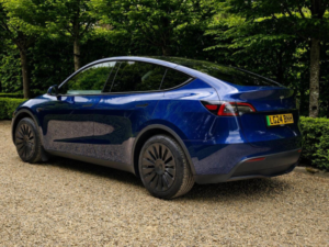 2024 Tesla Model Y Auto Rwd 5dr in Blue — image 4