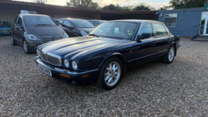 2000 Jaguar Xj 4.0 Sovereign Lwb Saloon 4dr in Blue — image 3