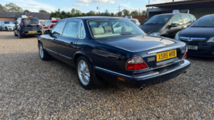 2000 Jaguar Xj 4.0 Sovereign Lwb Saloon 4dr in Blue — image 4