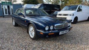 2000 Jaguar Xj 4.0 Sovereign Lwb Saloon 4dr in Blue — image 5
