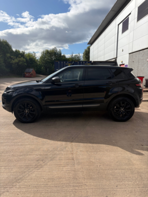2019 Land Rover Range Rover Evoque 2.0 Td4 Se SUV 5dr Diesel Manual 4WD Euro 6 (s/s) (180 Ps) in Black — image 2