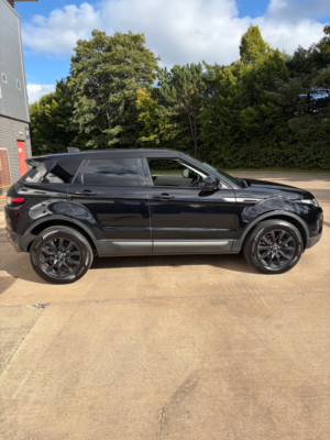 2019 Land Rover Range Rover Evoque 2.0 Td4 Se SUV 5dr Diesel Manual 4WD Euro 6 (s/s) (180 Ps) in Black — image 6