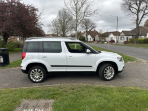 2014 Skoda Yeti 1.2 Tsi Se in White — image 3