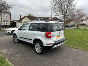 2014 Skoda Yeti 1.2 Tsi Se in White — image 6