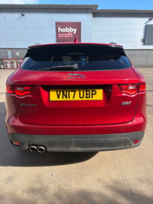 2017 Jaguar F-Pace 2.0 D180 R-Sport SUV 5dr Diesel Auto AWD Euro 6 (s/s) (180 Ps) in Red — image 4