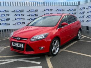 2013 Ford Focus 1.0t Ecoboost Titanium Hatchback 5dr Petrol Manual Euro 5 (s/s) (125 Ps) in Red — image 2