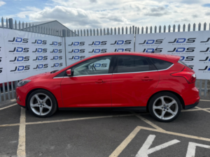 2013 Ford Focus 1.0t Ecoboost Titanium Hatchback 5dr Petrol Manual Euro 5 (s/s) (125 Ps) in Red — image 3