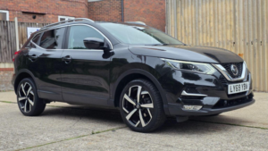 2019 Nissan Qashqai 1.3 Dig-T Tekna Euro 6 (s/s) 5dr in Black — image 4