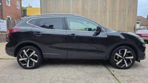 2019 Nissan Qashqai 1.3 Dig-T Tekna Euro 6 (s/s) 5dr in Black — image 5