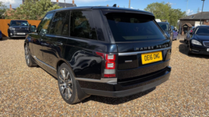 2016 Land Rover Range Rover 4.4 Sd V8 Autobiography Auto 4WD Euro 6 (s/s) 5dr in Black — image 3