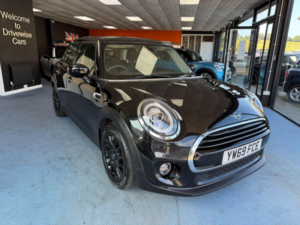 2019 MINI Hatch 1.5 Cooper Classic Euro 6 (s/s) 5dr in Black — image 3