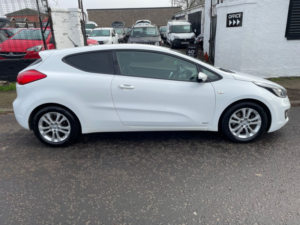 2015 Kia Proceed 1.4l Pro Ceed Sr7 Coupe 3dr Petrol Manual Euro 6 (98 Bhp) in White — image 3