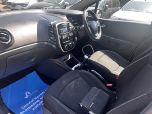 2019 Renault Captur 0.9 Play Tce 90 My18 in White — image 4