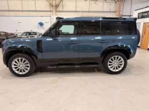 2020 Land Rover Defender 2.0 Defender Se D Auto 4WD 5dr in Blue — image 3