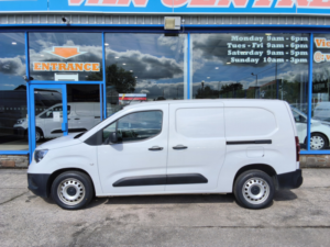2023 Vauxhall Combo 1.5 Turbo D 2300 Prime Panel Van 6dr Diesel Manual L2 H1 Euro 6 100 Ps in White — image 4