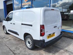 2023 Vauxhall Combo 1.5 Turbo D 2300 Prime Panel Van 6dr Diesel Manual L2 H1 Euro 6 100 Ps in White — image 5