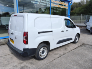 2023 Vauxhall Combo 1.5 Turbo D 2300 Prime Panel Van 6dr Diesel Manual L2 H1 Euro 6 100 Ps in White — image 6
