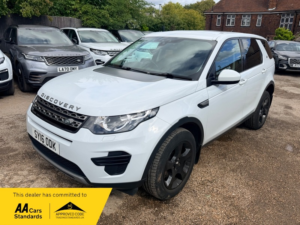 2016 Land Rover Discovery Sport Td4 Se in White — image 2