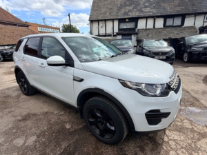 2016 Land Rover Discovery Sport Td4 Se in White — image 4