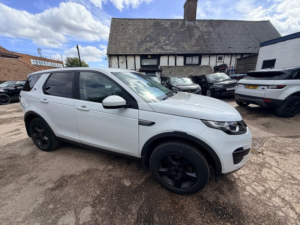 2016 Land Rover Discovery Sport Td4 Se in White — image 5