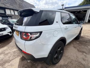 2016 Land Rover Discovery Sport Td4 Se in White — image 6
