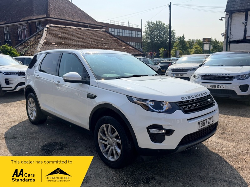 2017 Land Rover Discovery Sport Td4 Se Tech in White — image 1