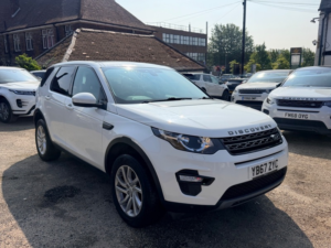2017 Land Rover Discovery Sport Td4 Se Tech in White — image 2