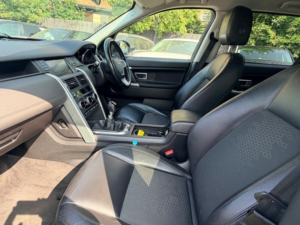 2017 Land Rover Discovery Sport Td4 Se Tech in White — image 3