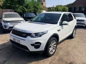 2017 Land Rover Discovery Sport Td4 Se Tech in White — image 4
