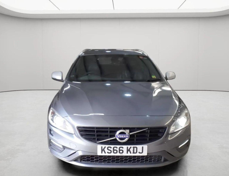 2016 Volvo V60 2.0 D3 R-Design Lux Nav Auto Euro 6 (s/s) 5dr in Grey — image 1