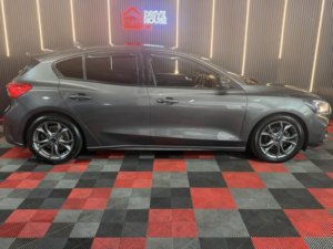 2019 Ford Focus 1.5 Ecoblue St-Line in Grey — image 6
