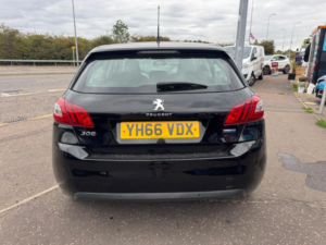 2016 Peugeot 308 2.0 Bluehdi Allure Euro 6 (s/s) 5dr in Black — image 4