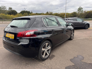 2016 Peugeot 308 2.0 Bluehdi Allure Euro 6 (s/s) 5dr in Black — image 5