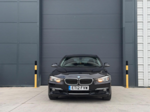 2012 BMW 3 Series 2.0 320i Luxury Euro 5 (s/s) 4dr in Black — image 2