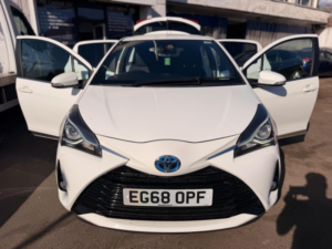 2019 Toyota C-Hr 1.8 Vvt-H Excel CVT Euro 6 (s/s) 5dr in Grey — image 5